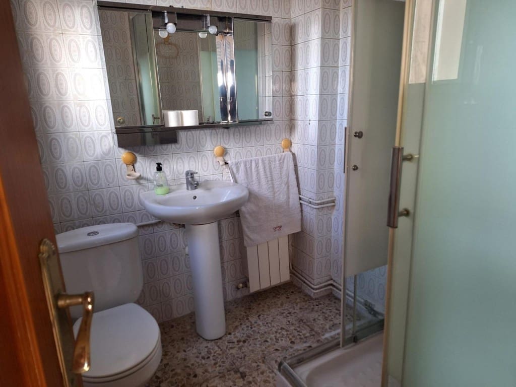 4 bedroom Apartment for sale in Yecla with garage - € 105,000 (Ref: 9594931)