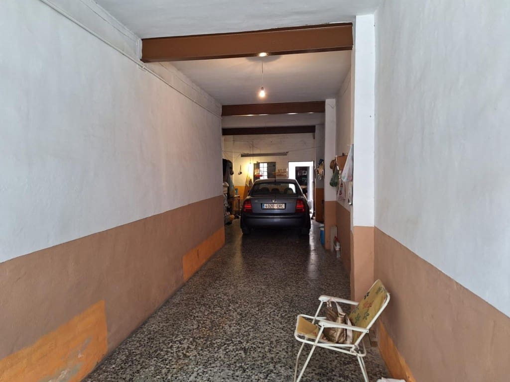 4 bedroom Apartment for sale in Yecla with garage - € 105,000 (Ref: 9594931)