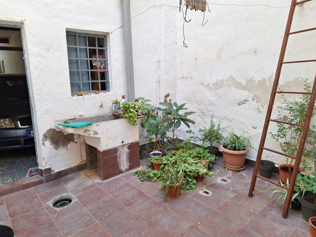 4 bedroom Apartment for sale in Yecla with garage - € 105,000 (Ref: 9594931)