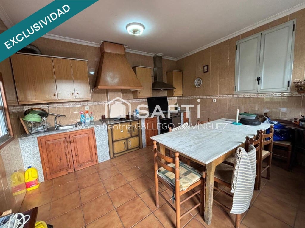 5 bedroom Finca/Country House for sale in Arbo with garage - € 159,995 (Ref: 9594938)