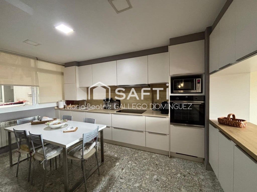 5 makuuhuone Huoneisto myytävänä paikassa Vigo - 310 000 € (Ref: 9594942)