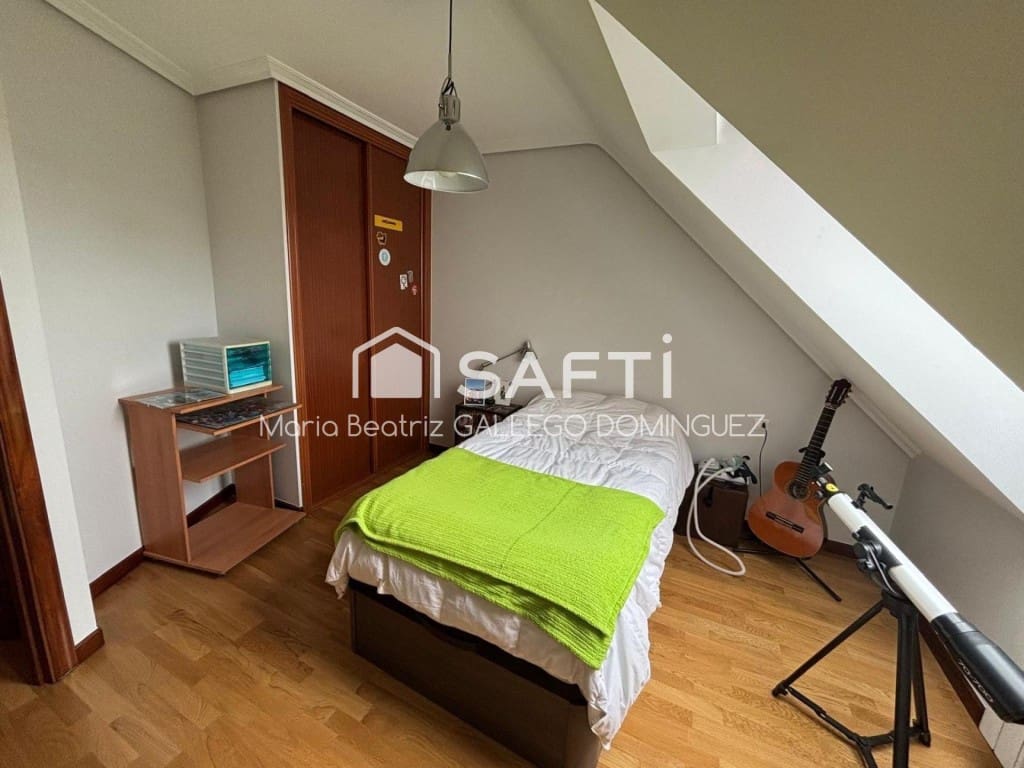 3 makuuhuone Asunto myytävänä paikassa Vigo mukana 
autotalli - 295 000 € (Ref: 9594943)