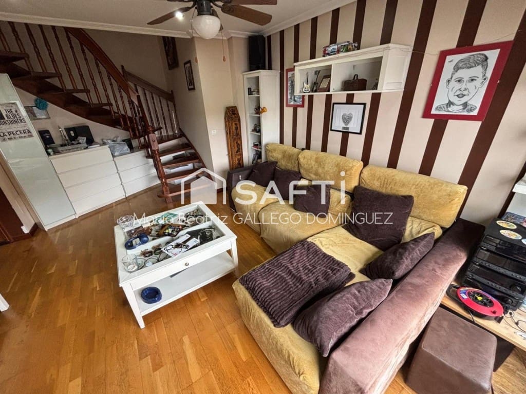 3 makuuhuone Asunto myytävänä paikassa Vigo mukana 
autotalli - 295 000 € (Ref: 9594943)