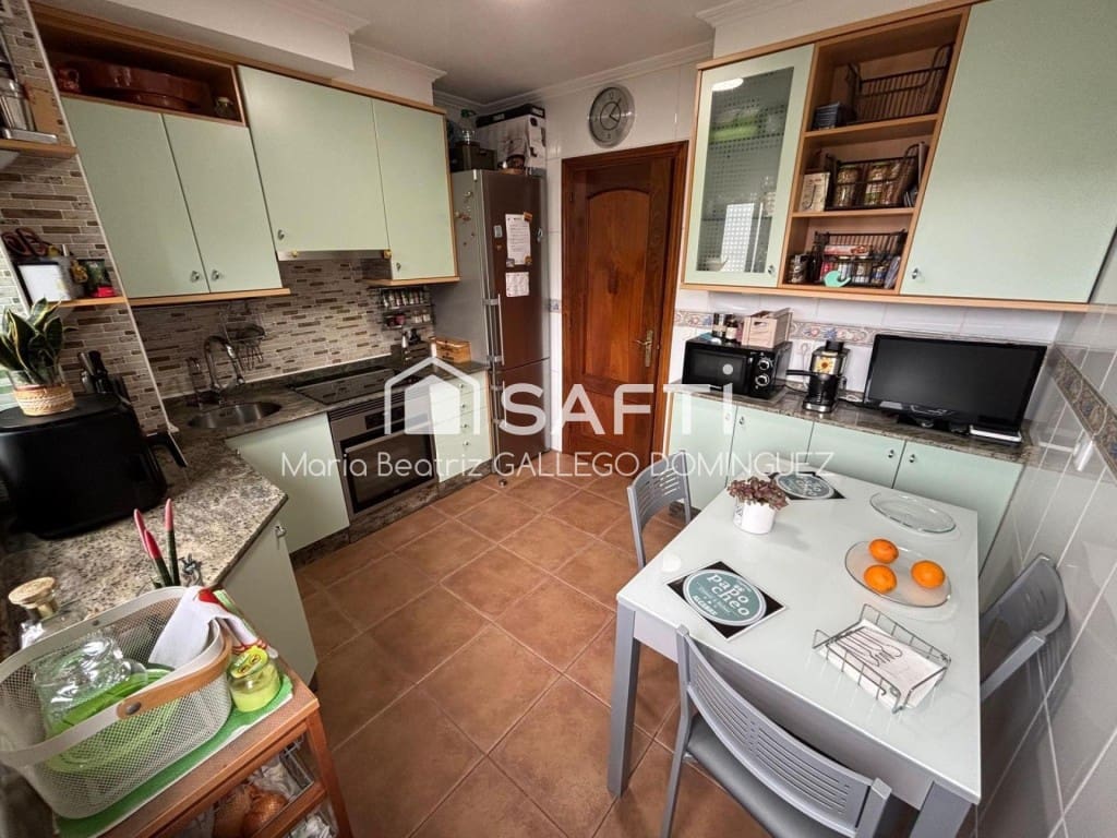 3 makuuhuone Asunto myytävänä paikassa Vigo mukana 
autotalli - 295 000 € (Ref: 9594943)