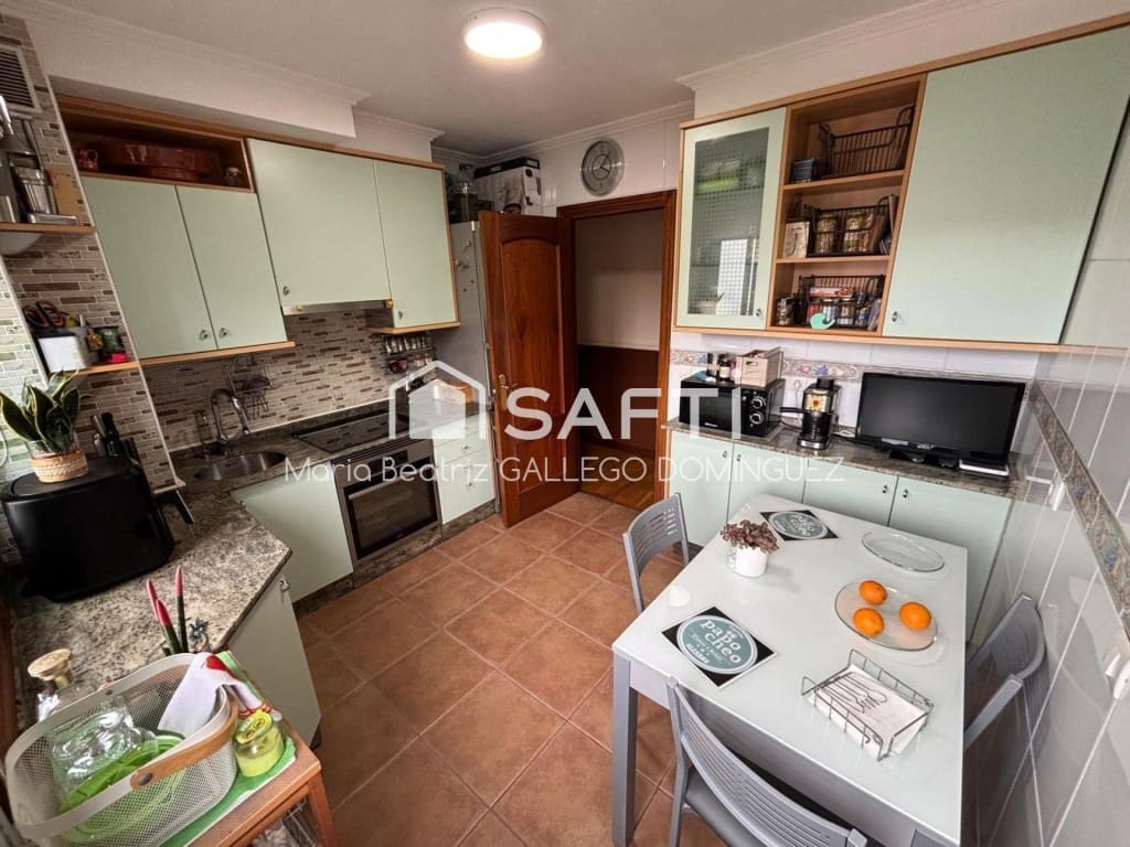 3 makuuhuone Asunto myytävänä paikassa Vigo mukana 
autotalli - 295 000 € (Ref: 9594943)