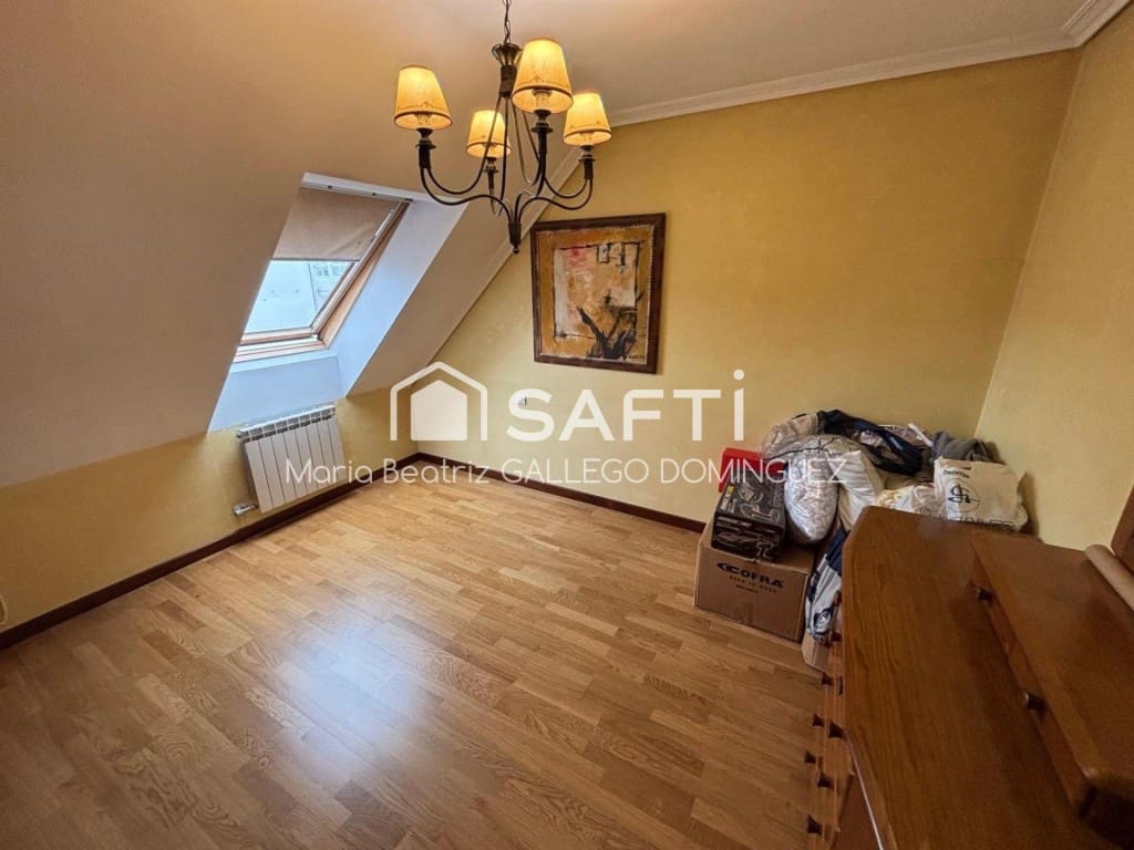 3 makuuhuone Asunto myytävänä paikassa Vigo mukana 
autotalli - 295 000 € (Ref: 9594943)