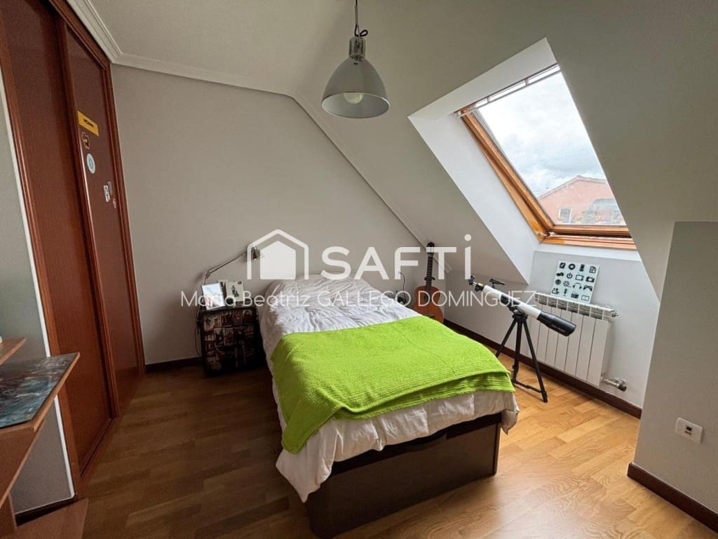 3 makuuhuone Asunto myytävänä paikassa Vigo mukana 
autotalli - 295 000 € (Ref: 9594943)