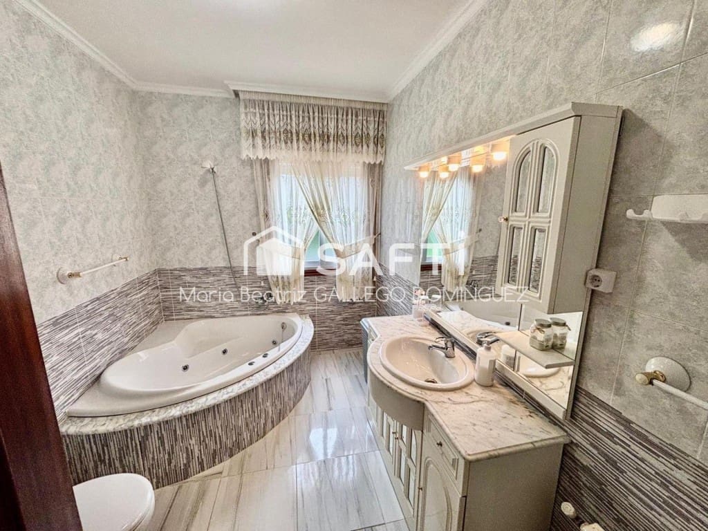 Chalet de 7 habitaciones en Moaña en venta con garaje - 440.000 € (Ref: 9594947)