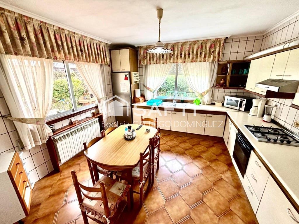 Chalet de 7 habitaciones en Moaña en venta con garaje - 440.000 € (Ref: 9594947)