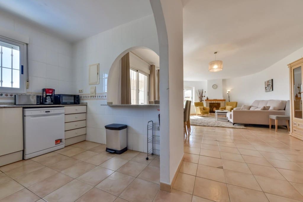 4 bedroom Villa for sale in Benissa with pool - € 649,000 (Ref: 9594955)