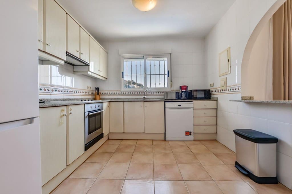 4 bedroom Villa for sale in Benissa with pool - € 649,000 (Ref: 9594955)