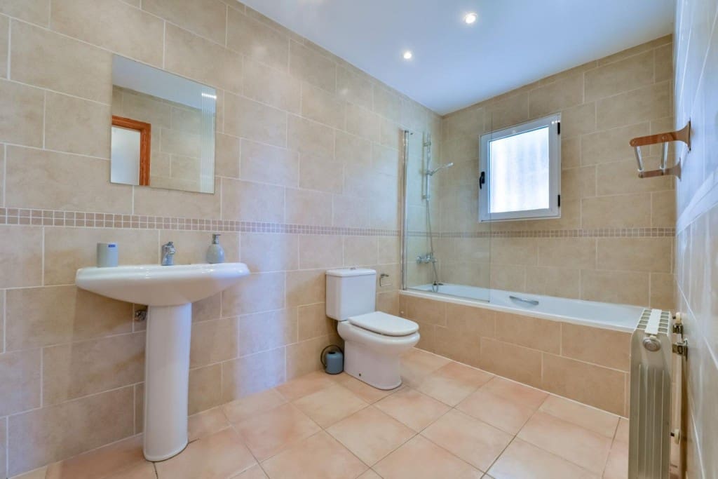 4 bedroom Villa for sale in Benissa with pool - € 649,000 (Ref: 9594955)