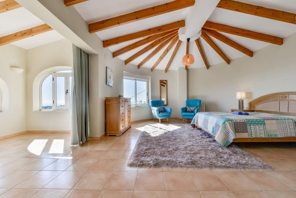 4 bedroom Villa for sale in Benissa with pool - € 649,000 (Ref: 9594955)