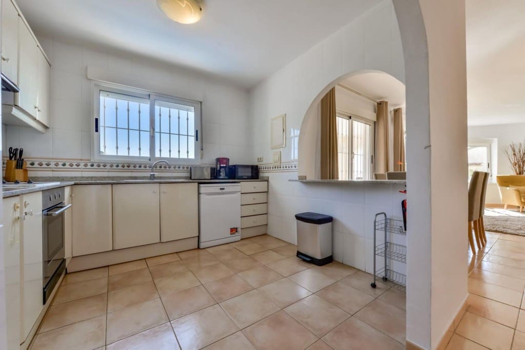 4 bedroom Villa for sale in Benissa with pool - € 649,000 (Ref: 9594955)