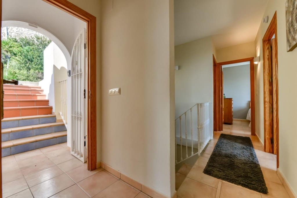 4 bedroom Villa for sale in Benissa with pool - € 649,000 (Ref: 9594955)