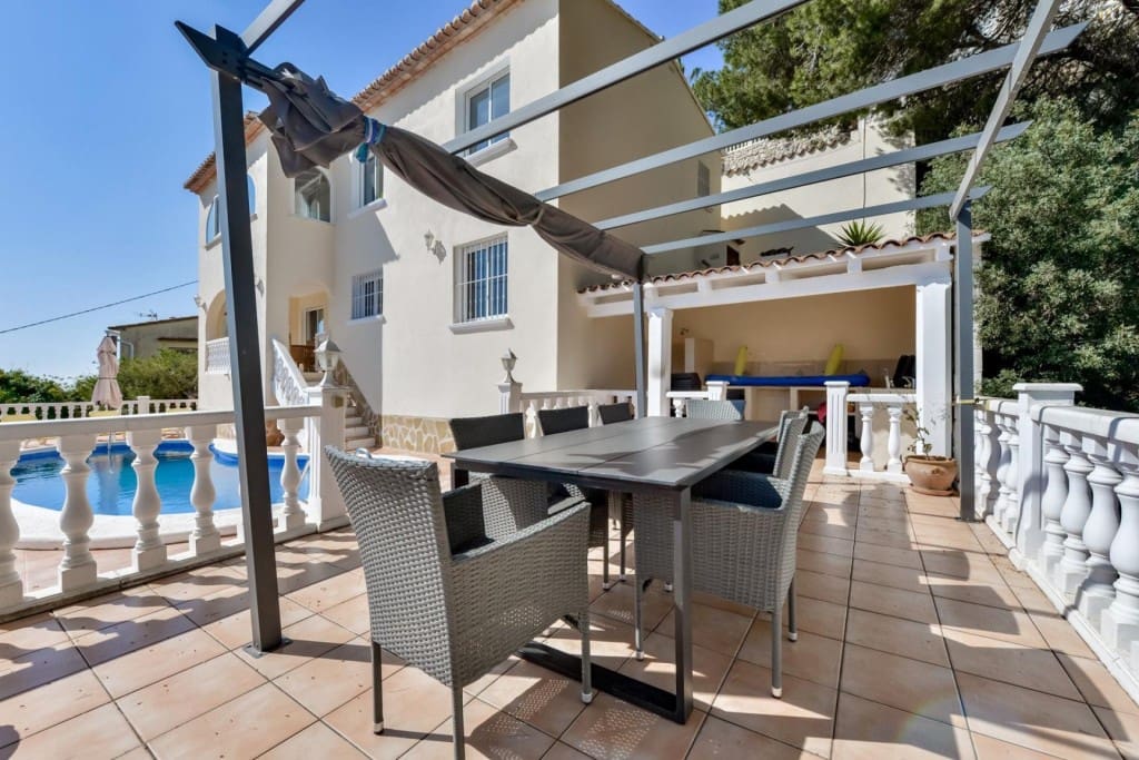 4 bedroom Villa for sale in Benissa with pool - € 649,000 (Ref: 9594955)