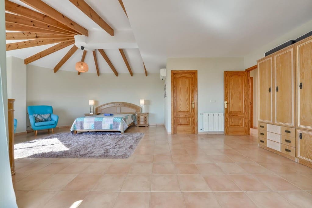 4 bedroom Villa for sale in Benissa with pool - € 649,000 (Ref: 9594955)