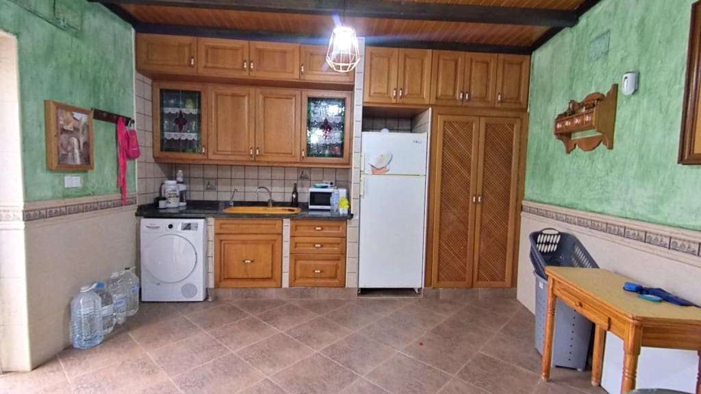 4 slaapkamer Finca/Landhuis te koop in Elda - € 259.500 (Ref: 9594961)