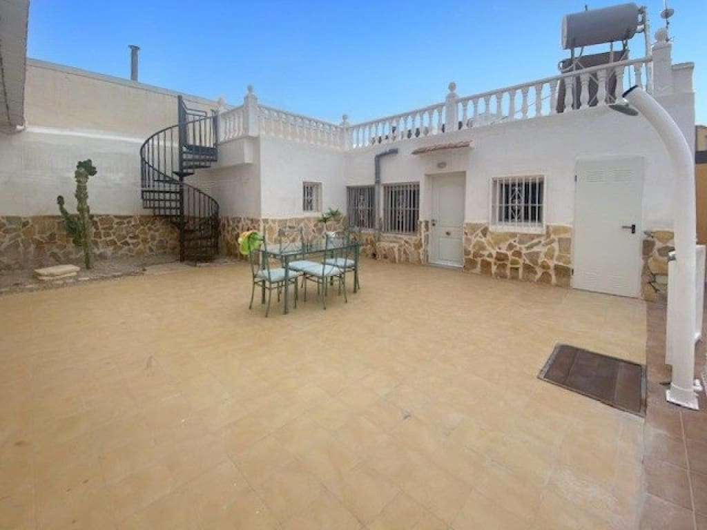 4 makuuhuone Huvila myytävänä paikassa Los Montesinos mukana uima-altaan 
autotalli - 286 000 € (Ref: 9594966)