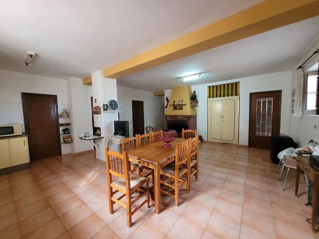 Grunde uden byggetilladelser til salg i Ontinyent - € 740.000 (Ref: 9594978)