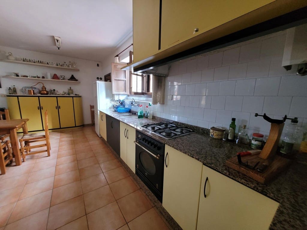 Grunde uden byggetilladelser til salg i Ontinyent - € 740.000 (Ref: 9594978)