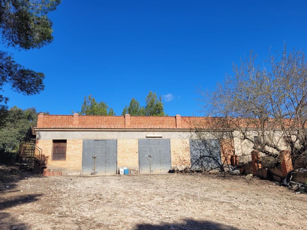 Grunde uden byggetilladelser til salg i Ontinyent - € 740.000 (Ref: 9594978)
