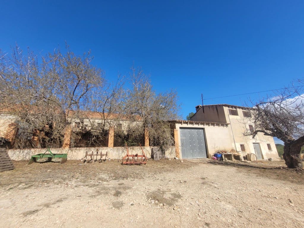 Grunde uden byggetilladelser til salg i Ontinyent - € 740.000 (Ref: 9594978)