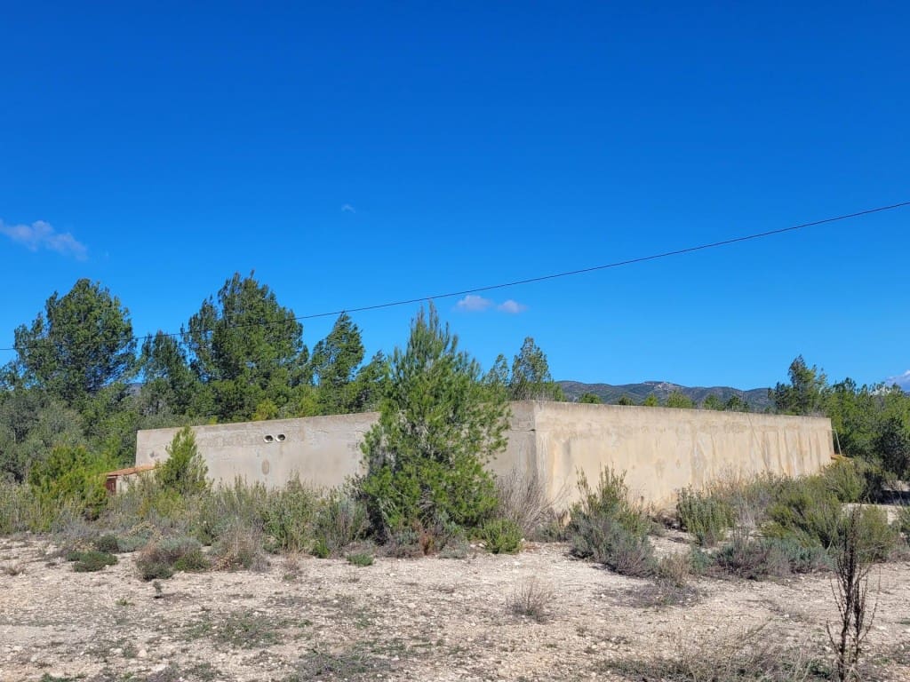 Grunde uden byggetilladelser til salg i Ontinyent - € 740.000 (Ref: 9594978)