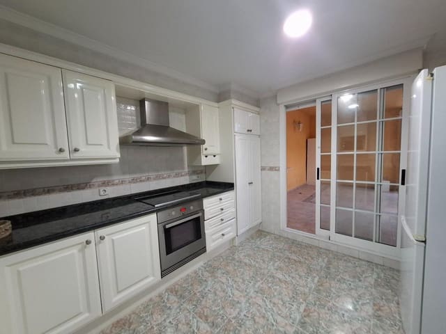 Piso de 4 habitaciones en Castelló de Rugat en venta con garaje - 170.000 € (Ref: 9594980)
