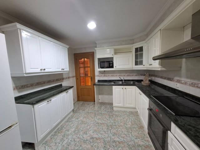 Piso de 4 habitaciones en Castelló de Rugat en venta con garaje - 170.000 € (Ref: 9594980)