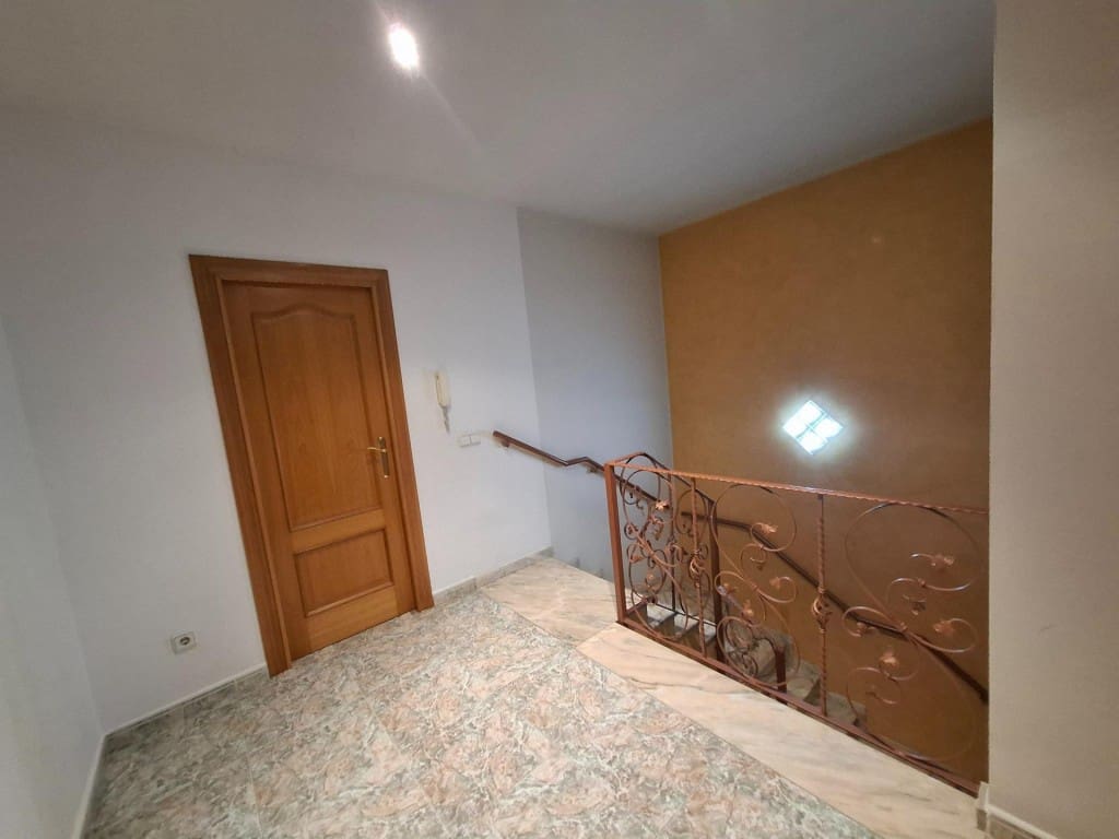 Piso de 4 habitaciones en Castelló de Rugat en venta con garaje - 170.000 € (Ref: 9594980)