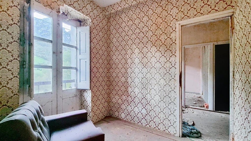 3 slaapkamer Villa te koop in Quiros - € 69.000 (Ref: 9594990)