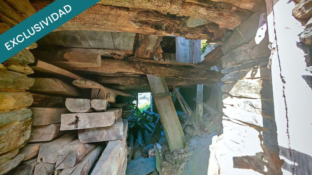 Grunde uden byggetilladelser til salg i El Franco - € 69.000 (Ref: 9594993)