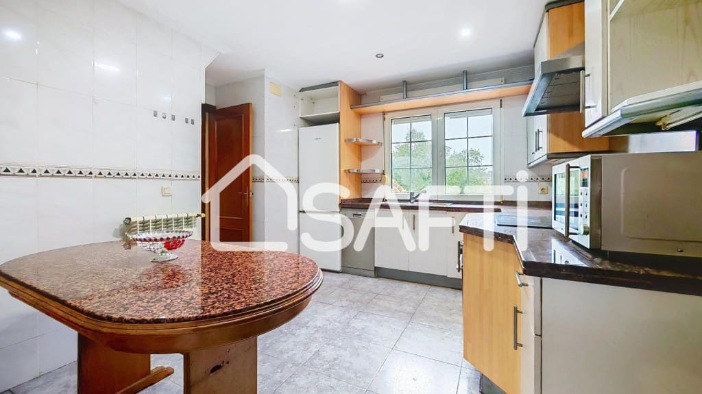 4 makuuhuone Huvila myytävänä paikassa Gijon mukana uima-altaan 
autotalli - 518 000 € (Ref: 9594994)