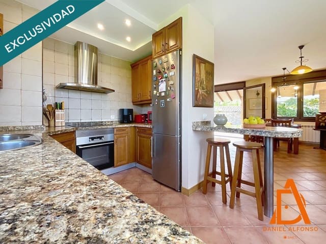 4 soveværelse Villa til salg i Villaviciosa med swimmingpool garage - € 487.000 (Ref: 9595008)