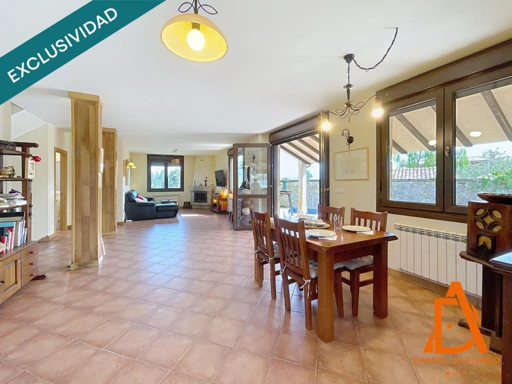 4 bedroom Villa for sale in Villaviciosa with pool garage - € 487,000 (Ref: 9595008)