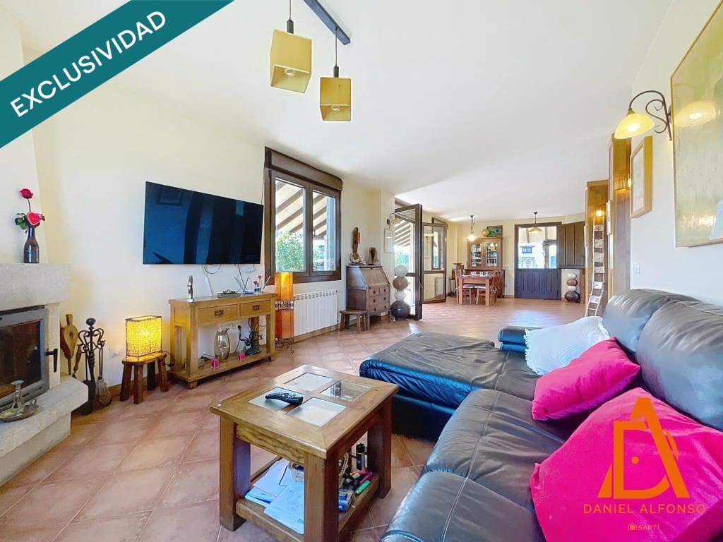 4 bedroom Villa for sale in Villaviciosa with pool garage - € 487,000 (Ref: 9595008)