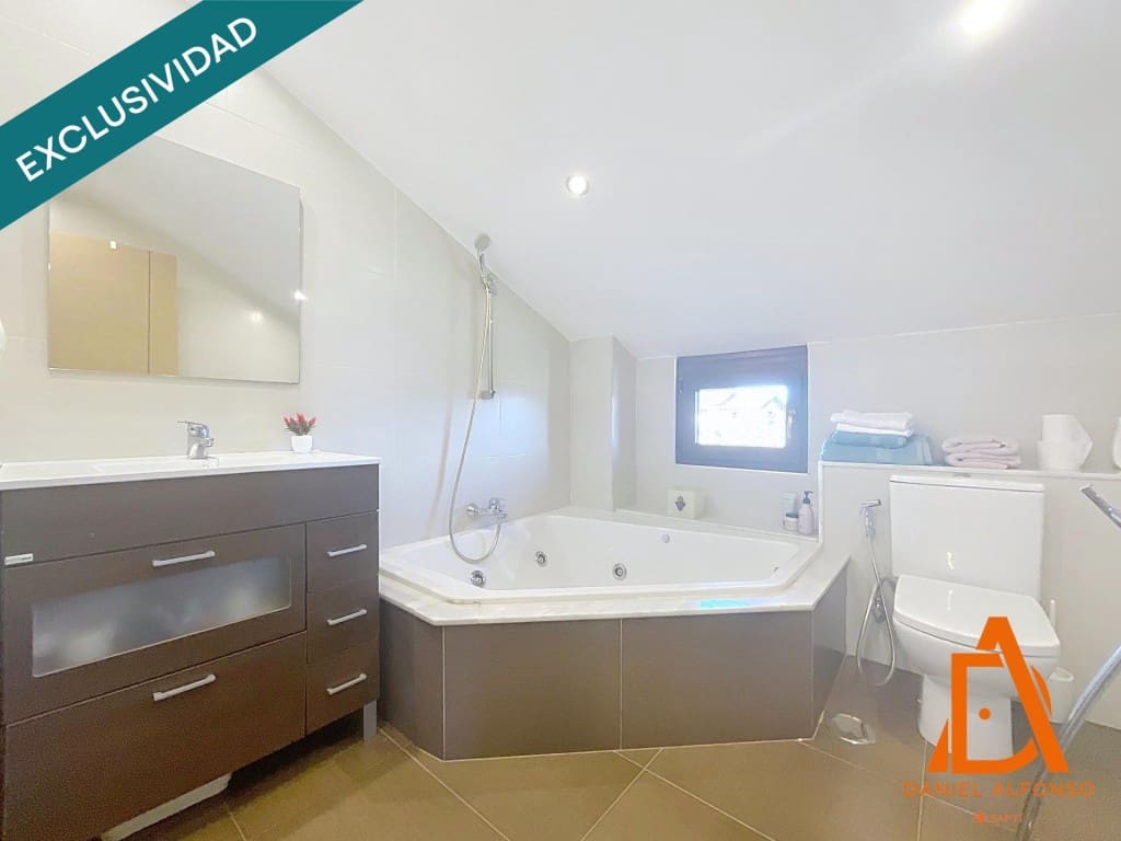 4 bedroom Villa for sale in Villaviciosa with pool garage - € 487,000 (Ref: 9595008)