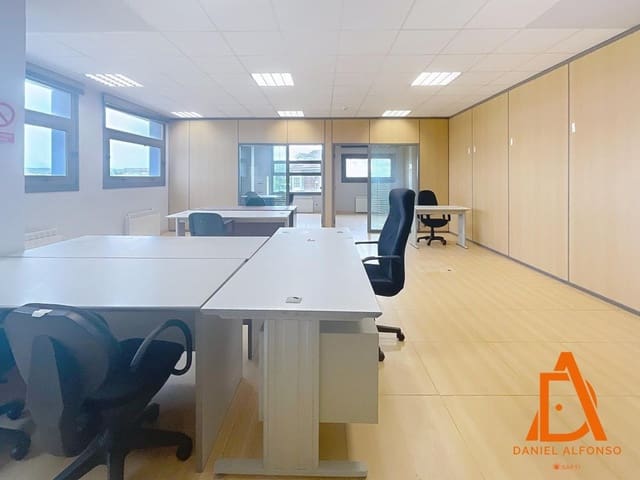 Kantoor te koop in Llanera met garage - € 170.000 (Ref: 9595013)