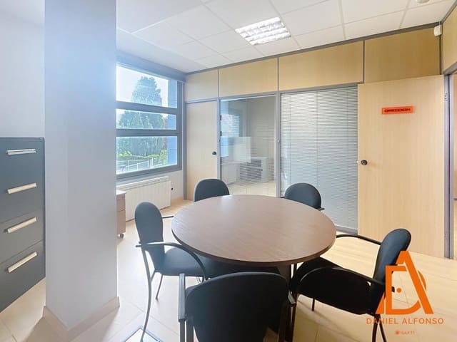 Kantoor te koop in Llanera met garage - € 170.000 (Ref: 9595013)