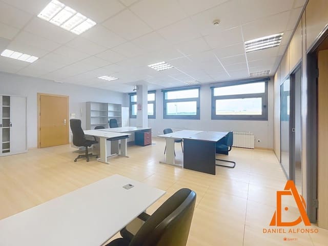 Kantoor te koop in Llanera met garage - € 170.000 (Ref: 9595013)