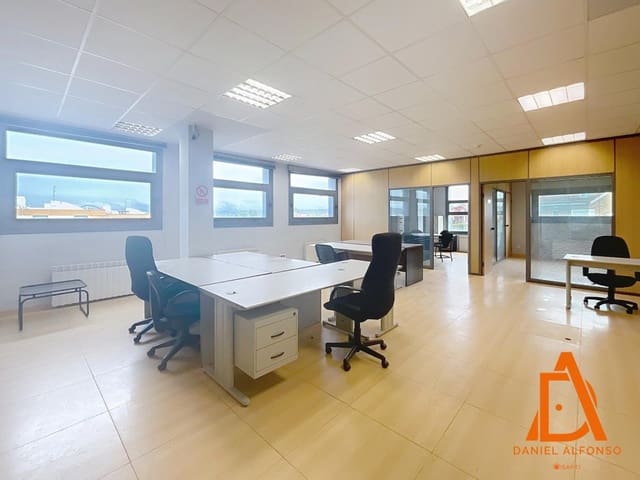 Kantoor te koop in Llanera met garage - € 170.000 (Ref: 9595013)