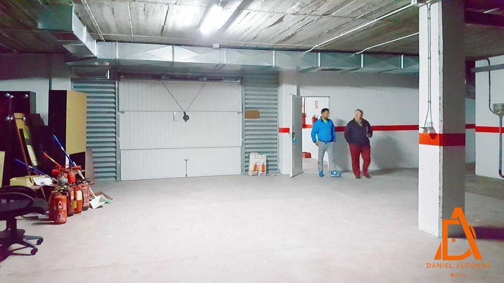 Garage zu vermieten in Llanera - 400 € (Ref: 9595015)