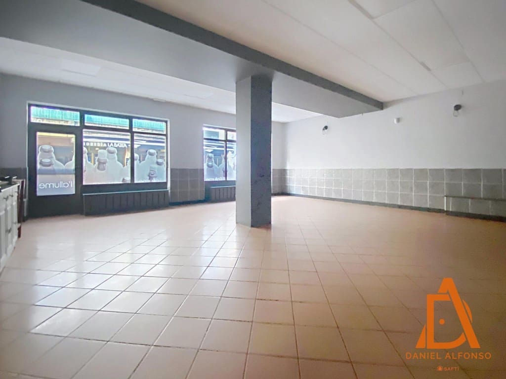 Local Commercial à vendre à San Martin del Rey Aurelio - 75 000 € (Ref: 9595021)