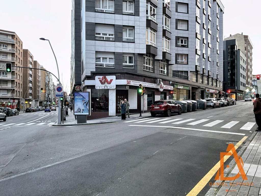 Commercial for rent in Gijon - € 700 (Ref: 9595023)