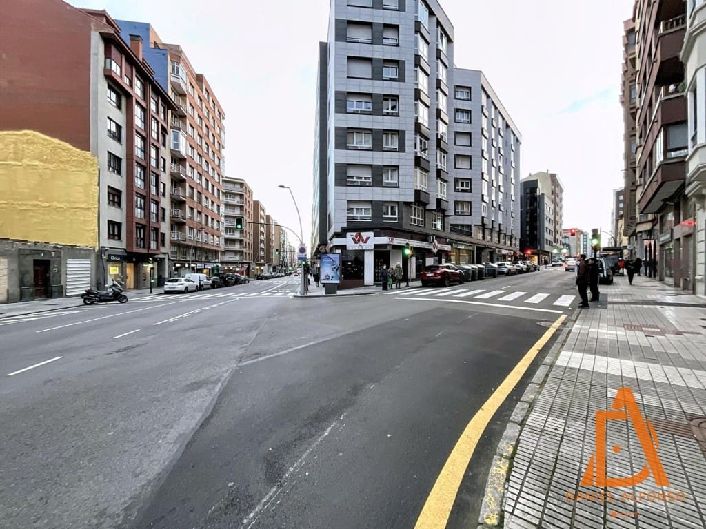 Commercial for rent in Gijon - € 700 (Ref: 9595023)