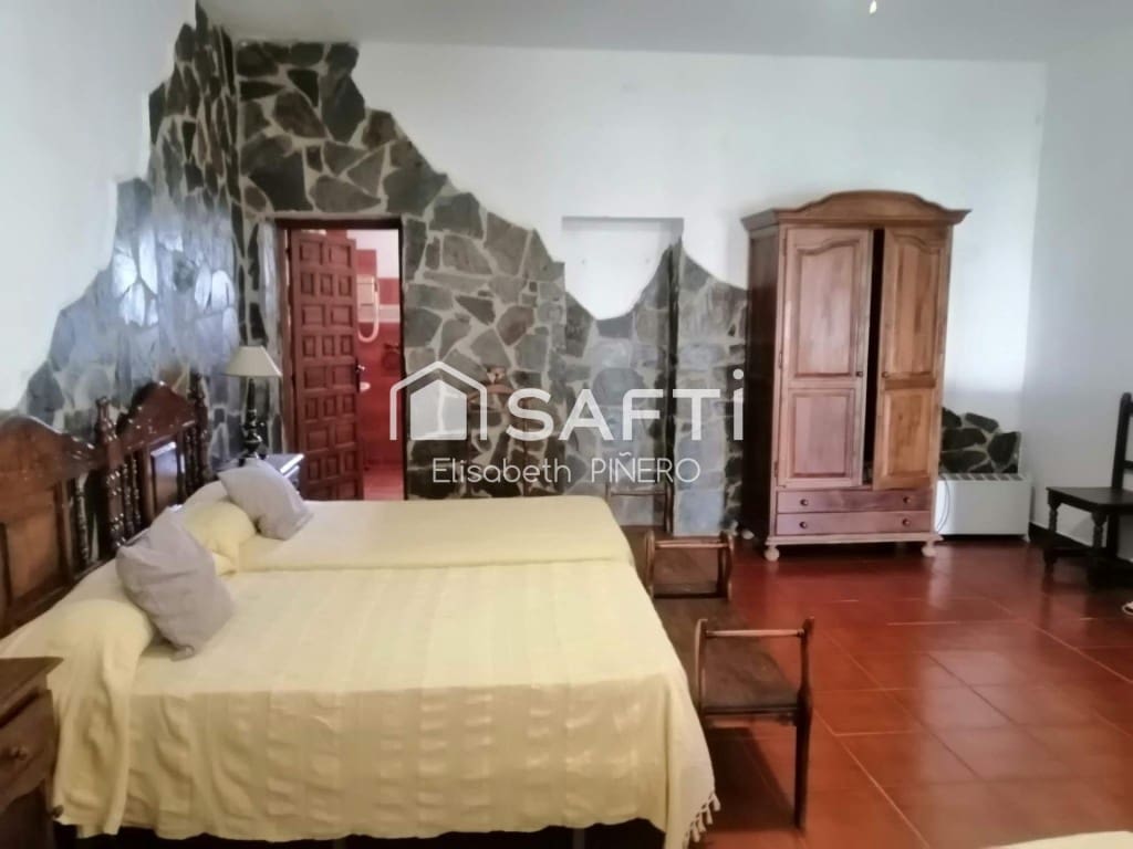 3 bedroom Villa for sale in Barbano with pool garage - € 323,000 (Ref: 9595029)