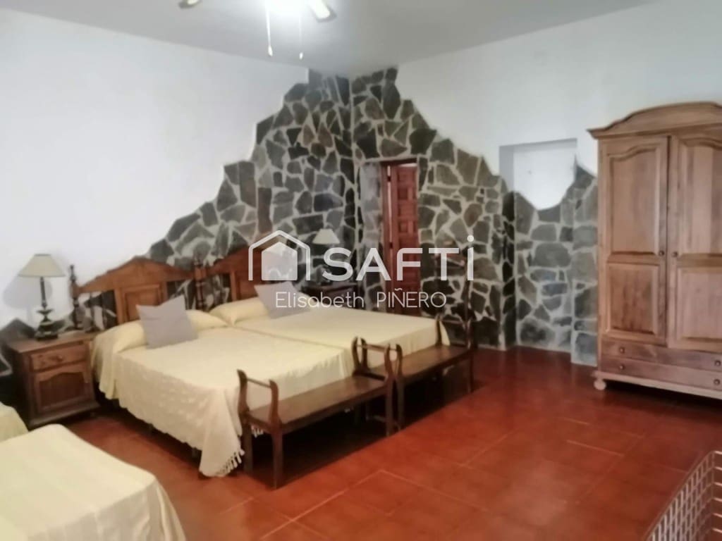 3 bedroom Villa for sale in Barbano with pool garage - € 323,000 (Ref: 9595029)