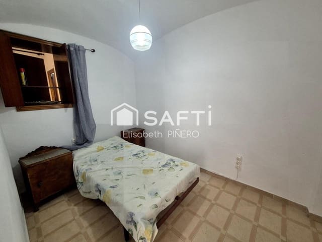 Adosado de 5 habitaciones en Montijo en venta - 59.500 € (Ref: 9595038)