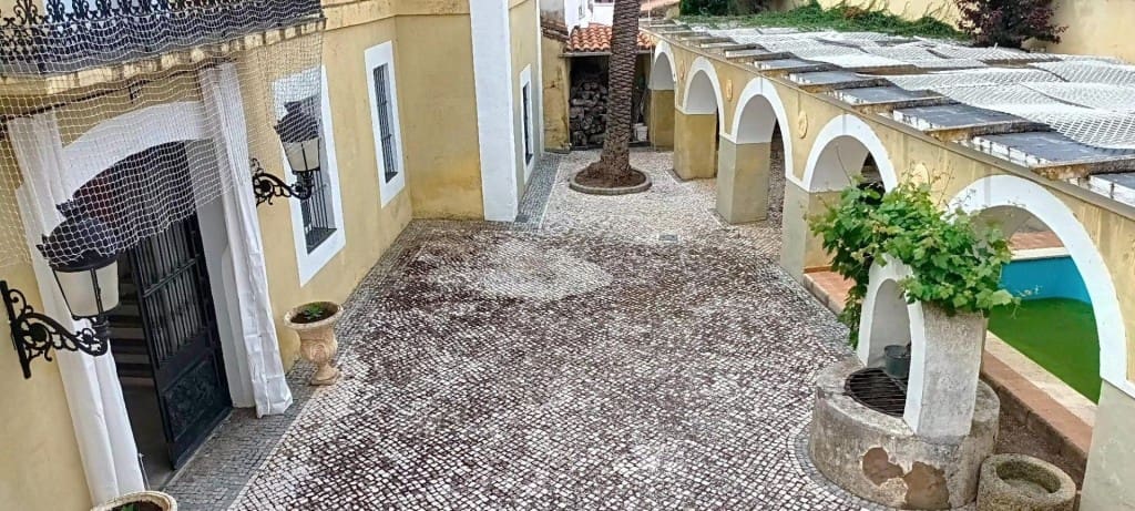 8 bedroom Finca/Country House for sale in Herreruela with pool - € 1,000,000 (Ref: 9595043)